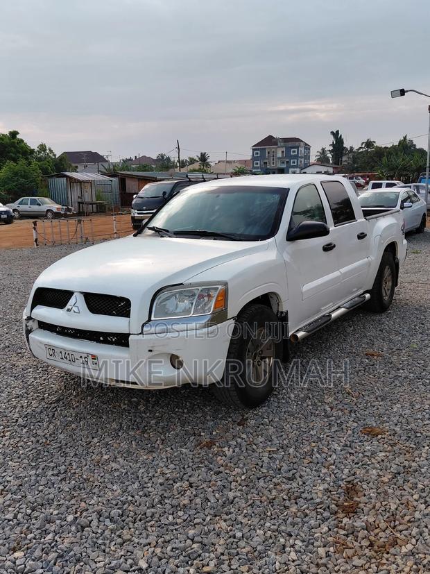 Mitsubishi Raider 2012 White