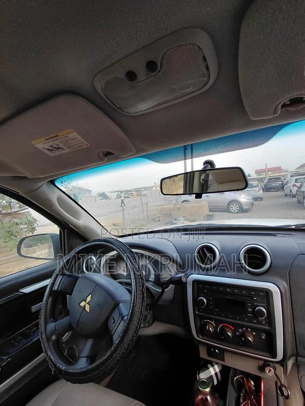 Mitsubishi Raider 2012 White