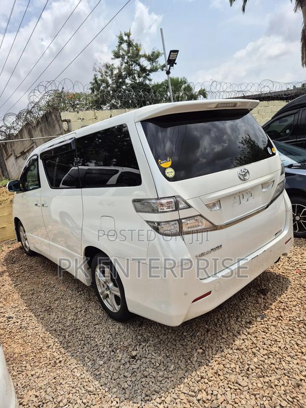 Toyota Vellfire 2013 White