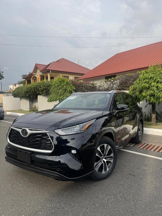 Toyota Highlander XLE 2022 Black