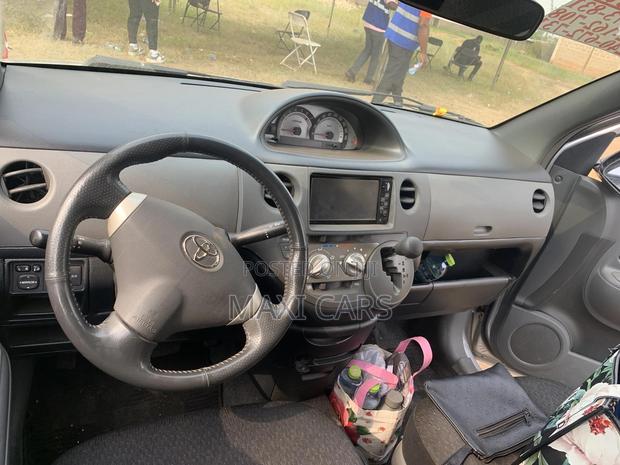 Toyota Sienta 1.5 FWD 2014 Silver