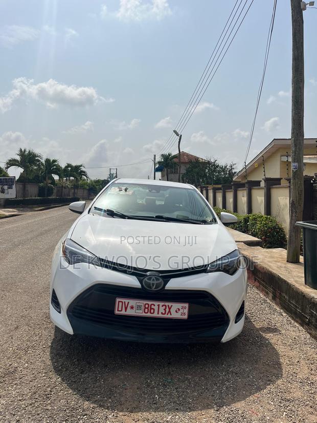 Toyota Corolla LE 4dr Sedan (1.8L 4cyl CVT) 2017 White