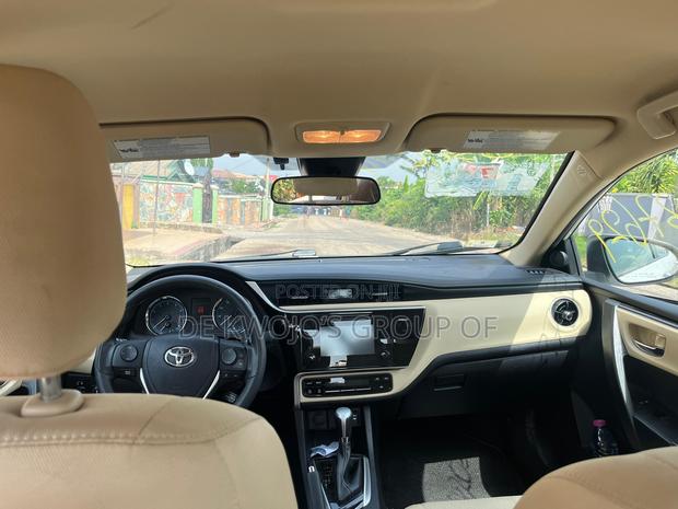 Toyota Corolla LE 4dr Sedan (1.8L 4cyl CVT) 2017 White