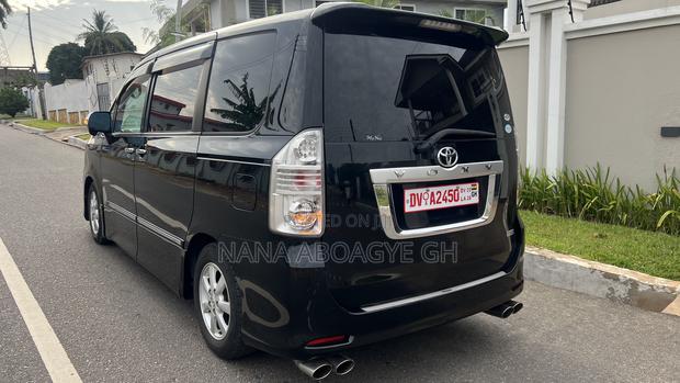 Toyota Voxy 2012 Black