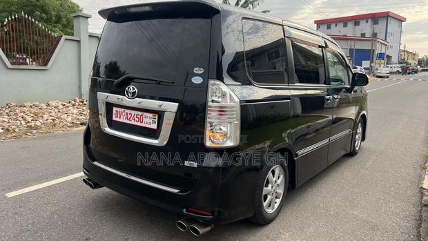 Toyota Voxy 2012 Black