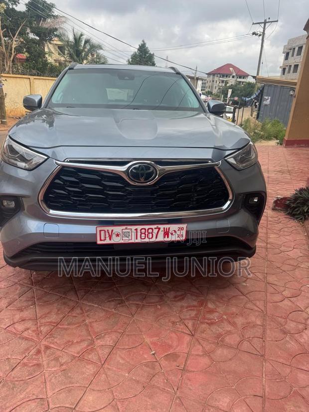 Toyota Highlander Limited FWD 2023 Gray