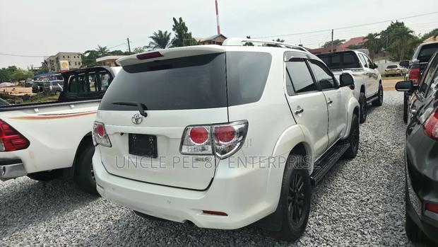 Toyota Fortuner 2.7 AWD 2014 White