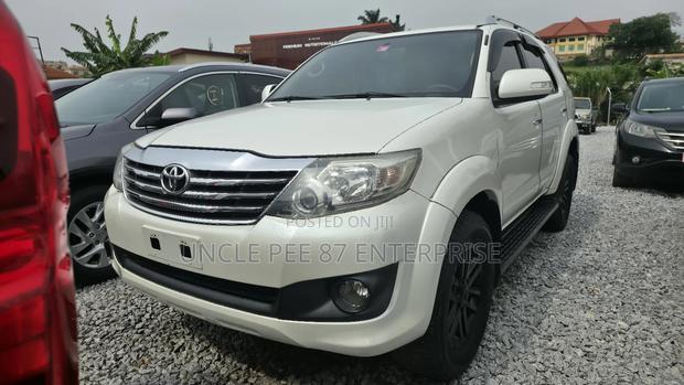 Toyota Fortuner 2.7 AWD 2014 White