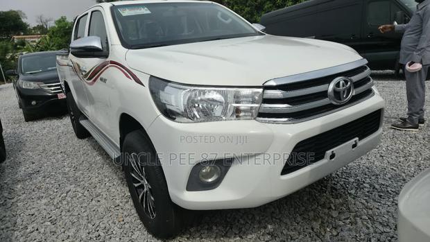 Toyota Hilux Revo Double Cab Petrol 2.7 AWD 2021 White