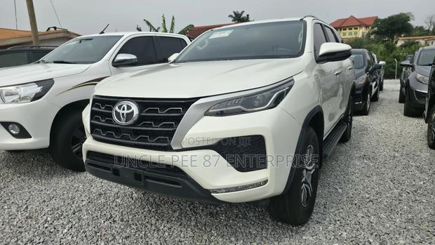 Toyota Fortuner 2.7 AWD 2022 White
