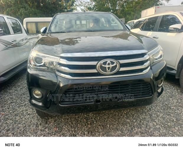 Toyota Hilux 2016 Black