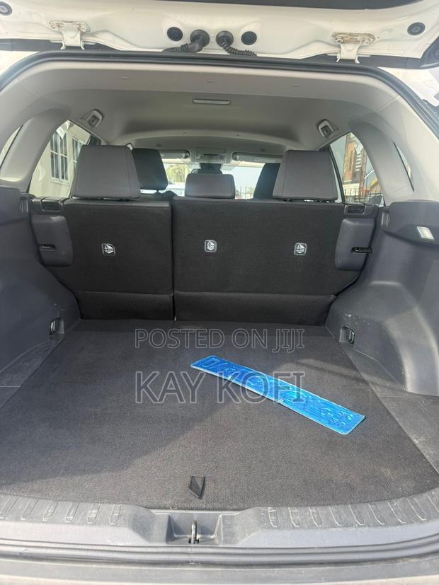 Toyota RAV4 LE AWD 2024 White