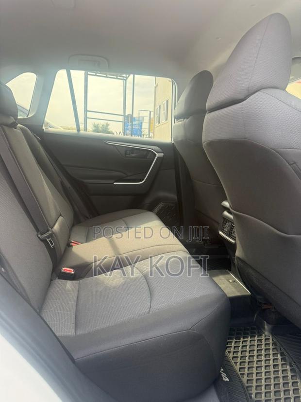 Toyota RAV4 LE AWD 2024 White