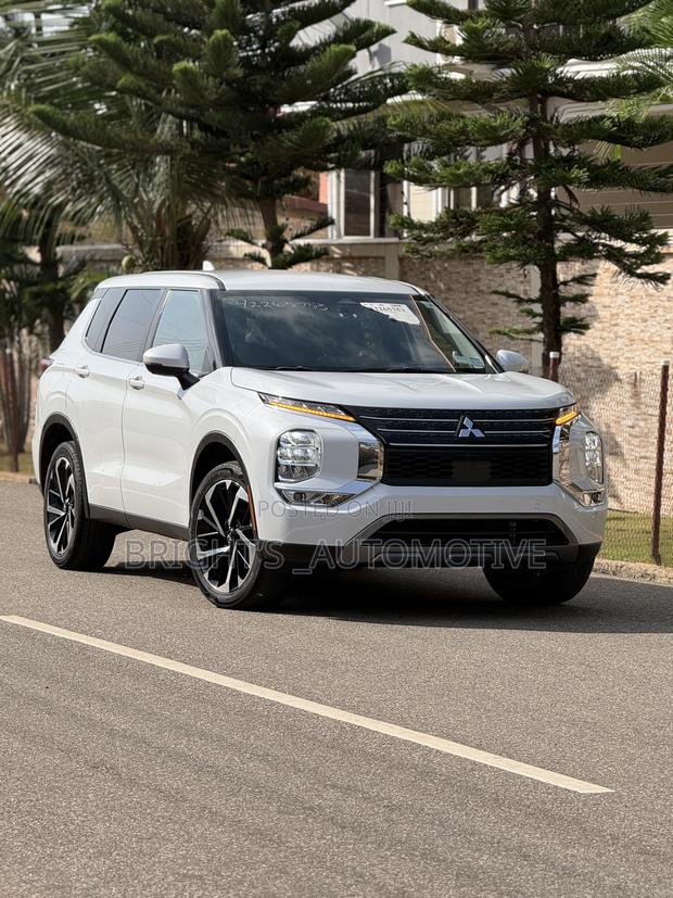 Mitsubishi Outlander SE 2023 White