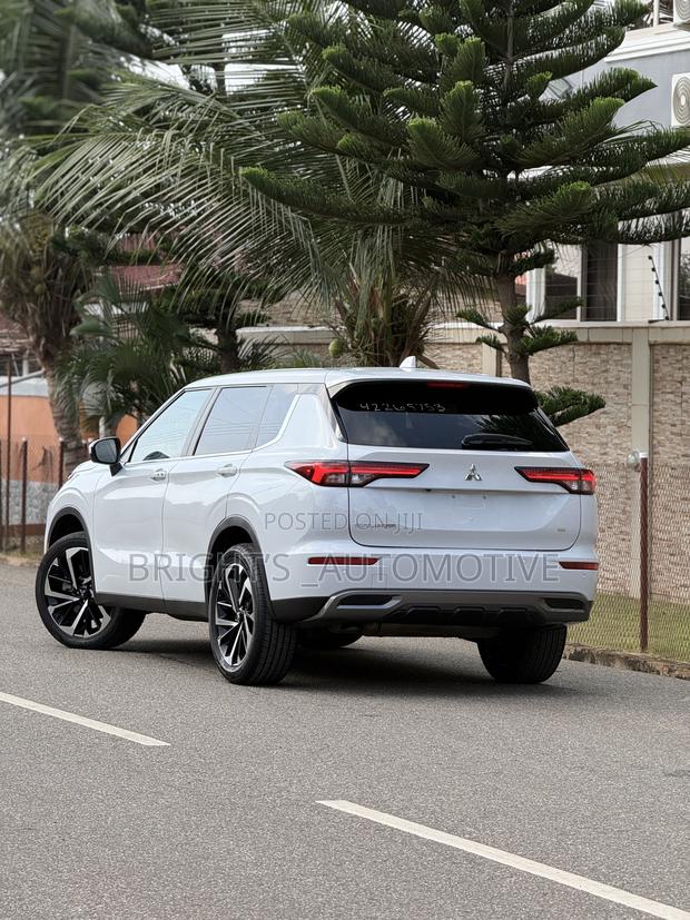 Mitsubishi Outlander SE 2023 White