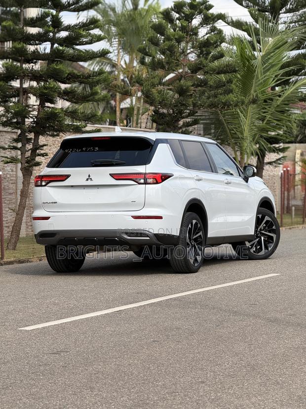 Mitsubishi Outlander SE 2023 White