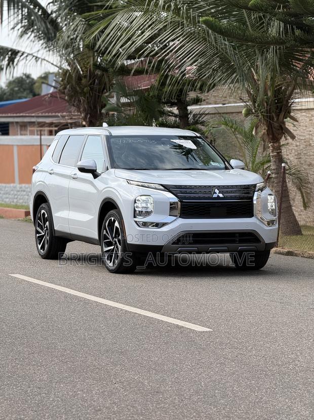 Mitsubishi Outlander SE 2023 White