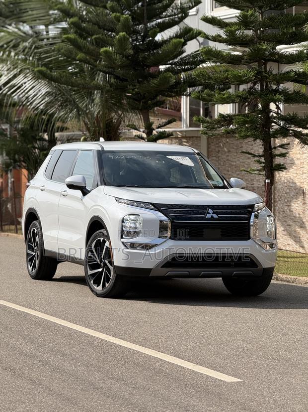 Mitsubishi Outlander SE 2023 White