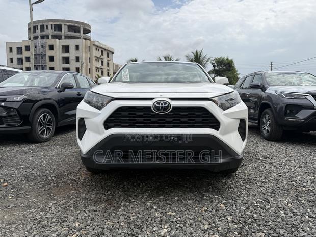 Toyota RAV4 LE AWD 2023 White