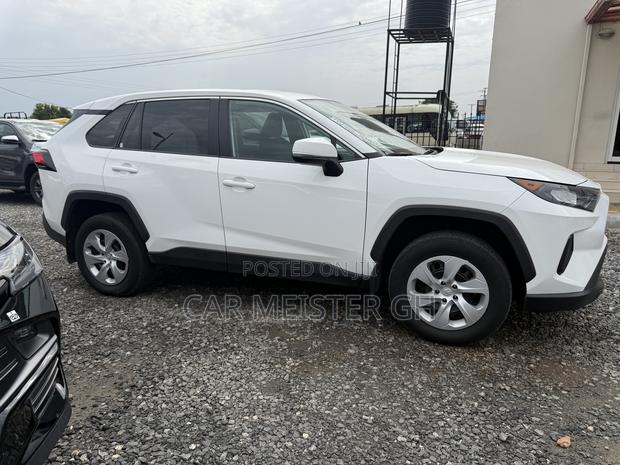 Toyota RAV4 LE AWD 2023 White