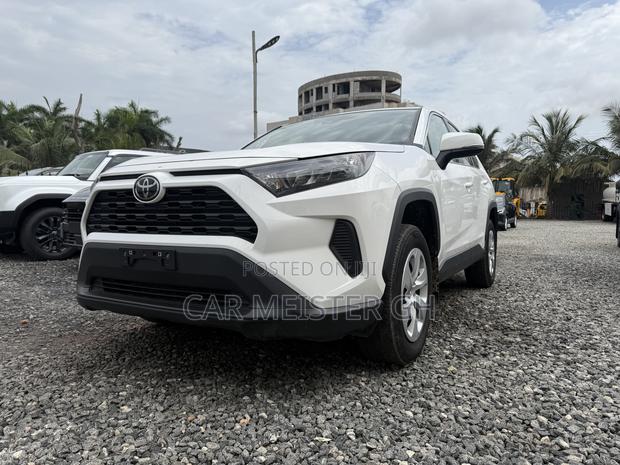 Toyota RAV4 LE AWD 2023 White
