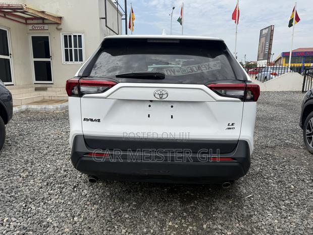 Toyota RAV4 LE AWD 2023 White
