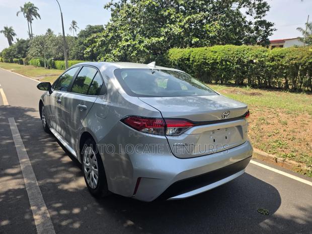 Toyota Corolla LE 2022 Silver