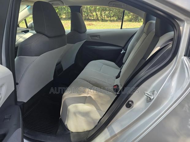 Toyota Corolla LE 2022 Silver