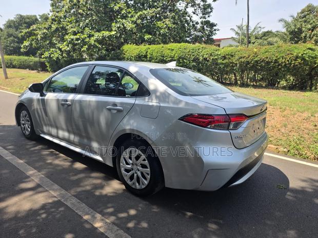 Toyota Corolla LE 2022 Silver