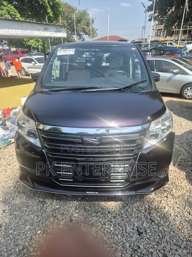 Toyota Noah 2015 Purple