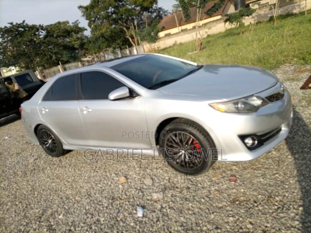 Toyota Camry SE Sport 4dr Sedan w/Prod. End 11/13 (2.5L 4cyl 6A) 2014