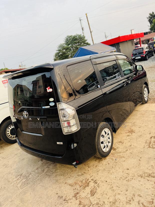 Toyota Voxy 2013 Black