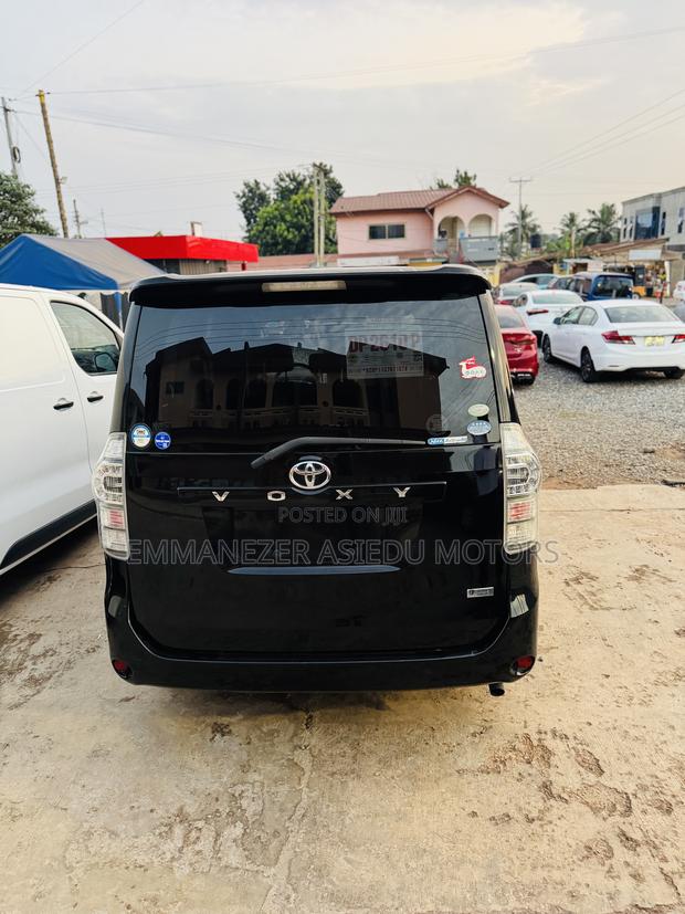 Toyota Voxy 2013 Black
