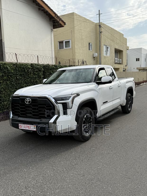Toyota Tundra SR CrewMax 5.5' Bed 2023 White