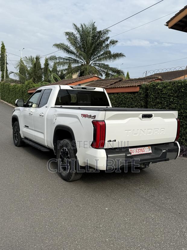 Toyota Tundra SR CrewMax 5.5' Bed 2023 White