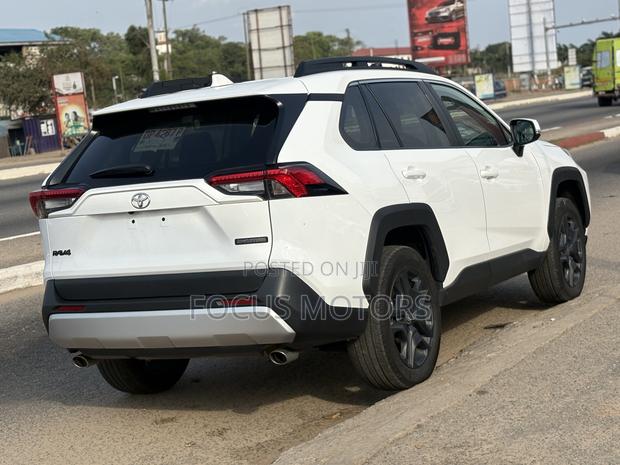 Toyota RAV4 2024 White