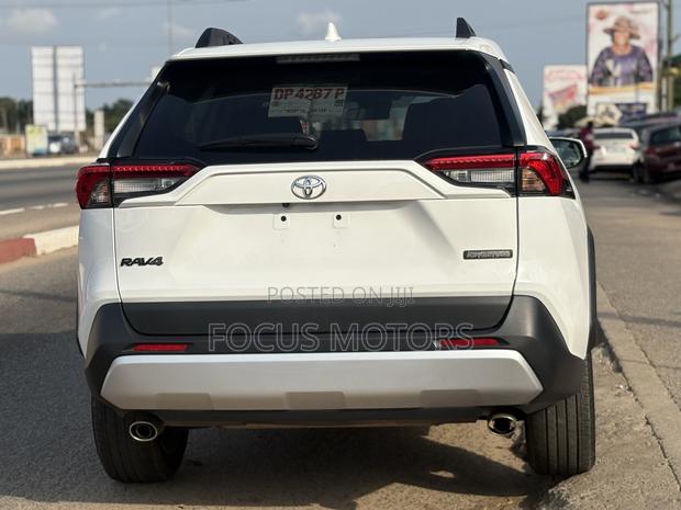Toyota RAV4 2024 White