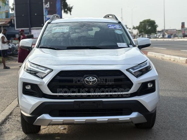 Toyota RAV4 2024 White