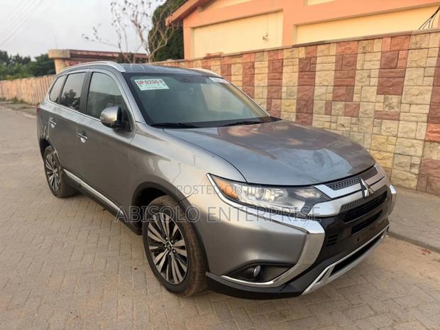 Mitsubishi Outlander 2020 Gray