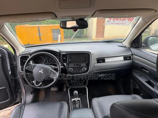 Mitsubishi Outlander 2020 Gray