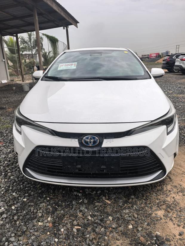 Toyota Corolla LE 2023 White