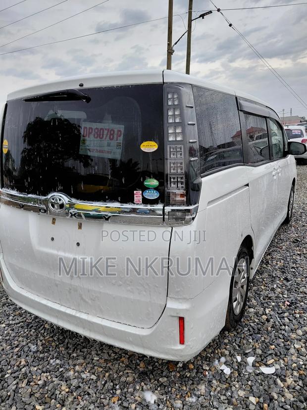 Toyota Voxy SV Premium 2014 White