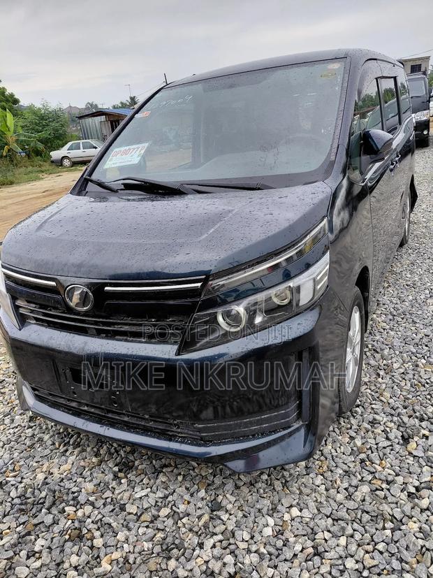 Toyota Voxy SV Premium 2014 Beige