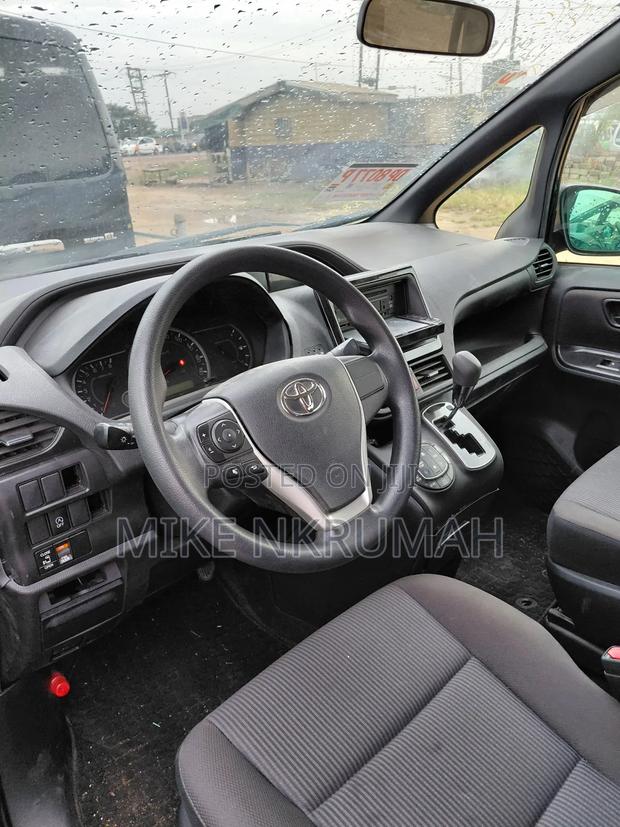 Toyota Voxy SV Premium 2014 Beige