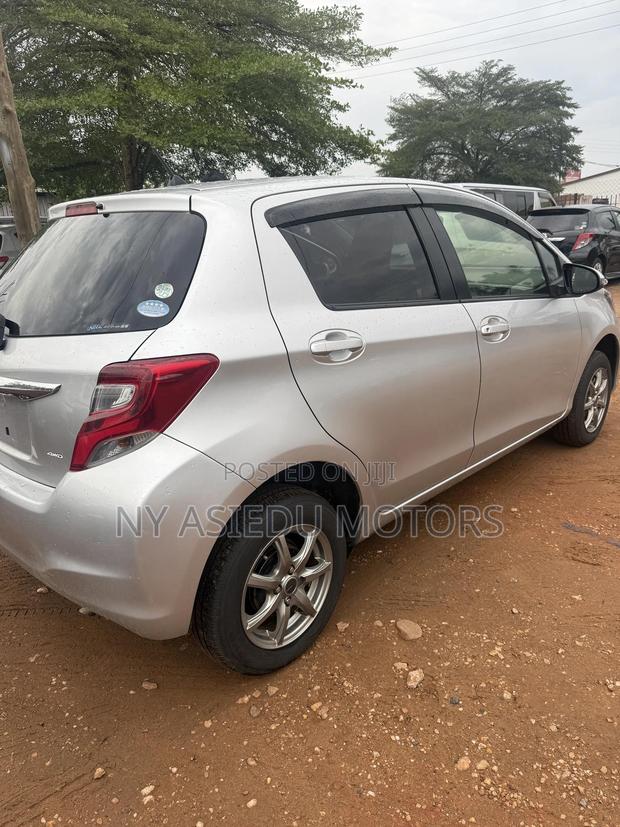 Toyota Vitz 1.3 AWD 5dr 2015 Silver