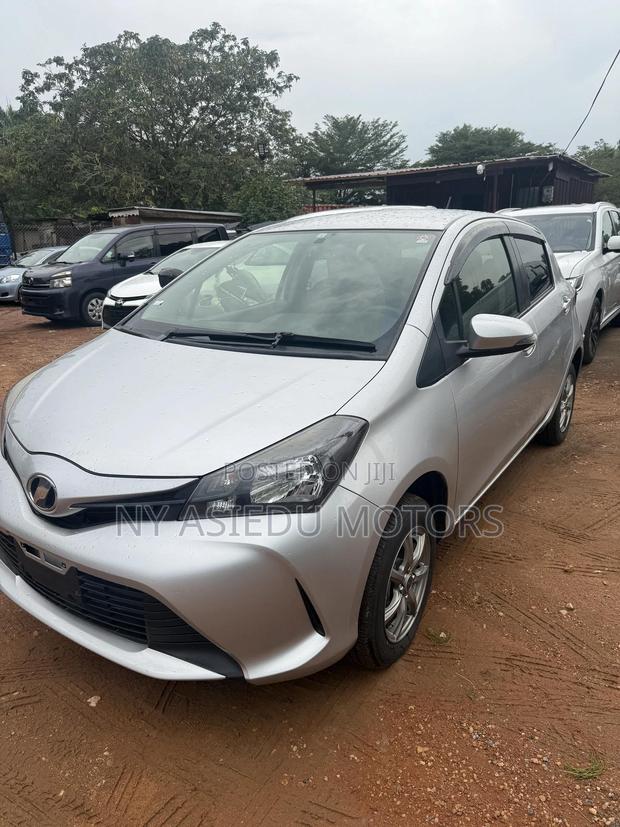 Toyota Vitz 1.3 AWD 5dr 2015 Silver
