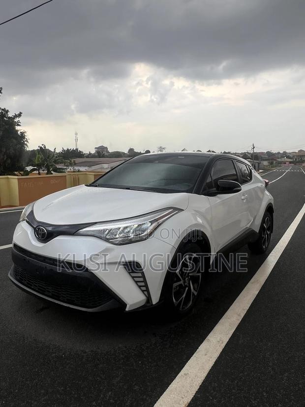 Toyota C-HR XLE 2022 White