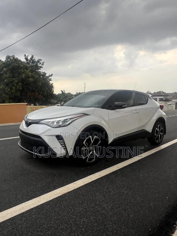 Toyota C-HR XLE 2022 White