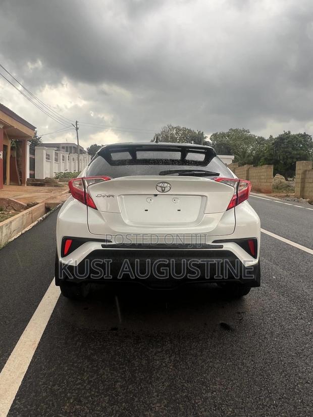 Toyota C-HR XLE 2022 White