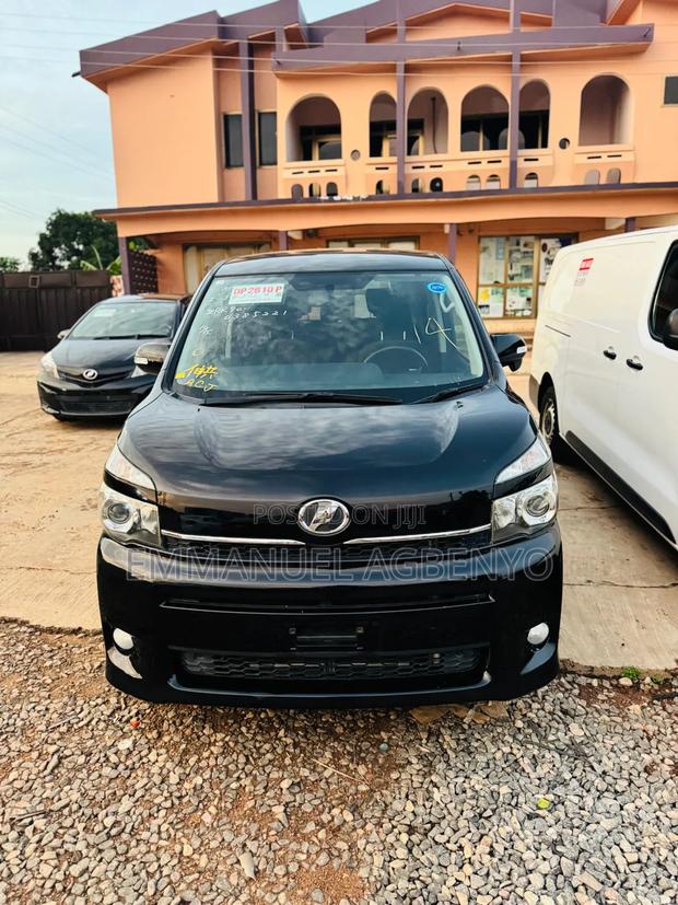 Toyota Voxy 2013 Black